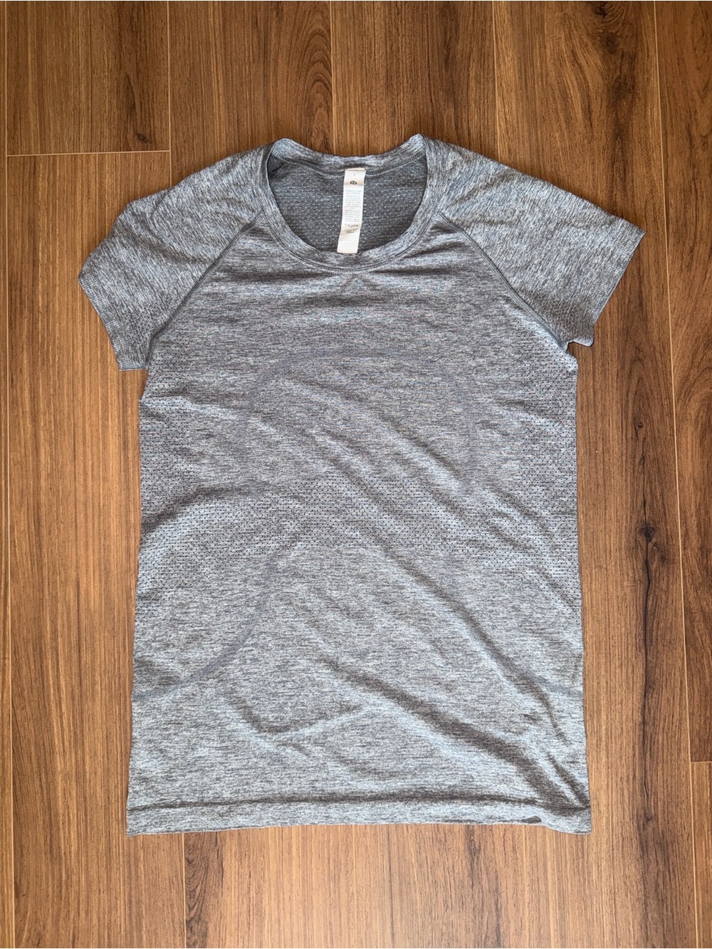 Lululemon Swiftly Tech 2.0 Short Sleeve T-Shirt Hip Length gray size 8